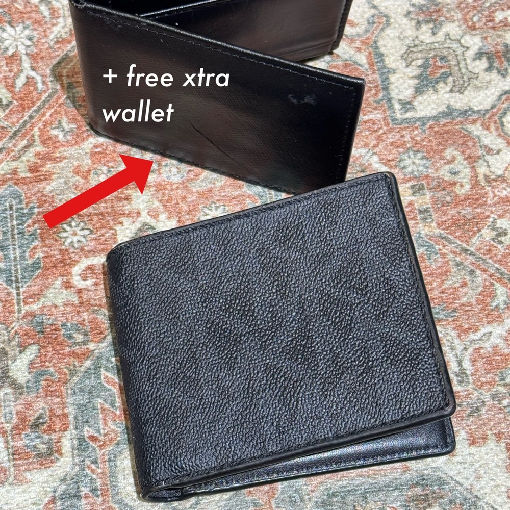 Michael Kors - Bi-fold MK Logo Wallet